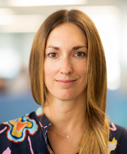 Laura - headshot